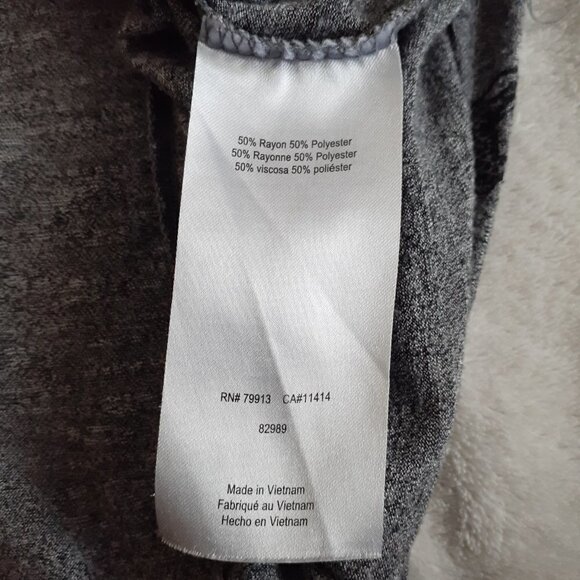 A Pea In the Pod Women's Maternity Size Small Gray Giraffe Print T-Shirt - Picture 8 of 11